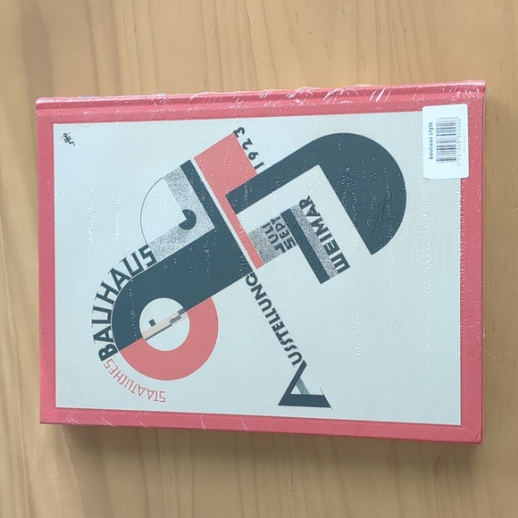 BNWT Assouline Bauhaus book - Picture 2 of 3